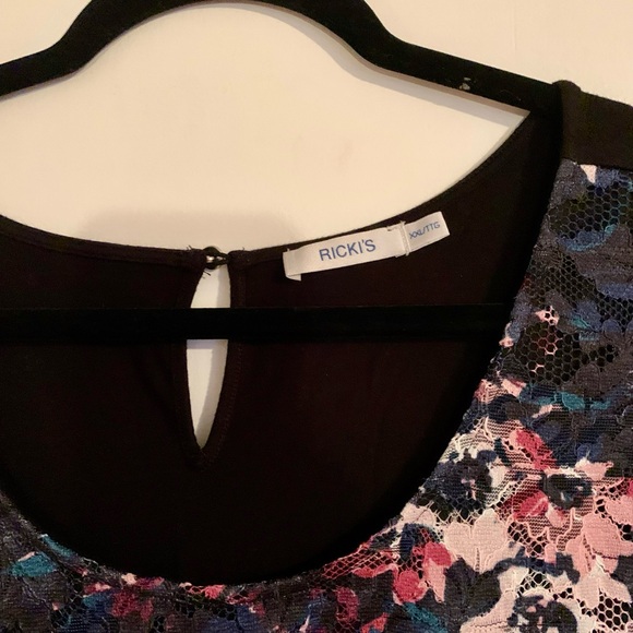 126 RICKI’S Floral Lace Top - Picture 3 of 4